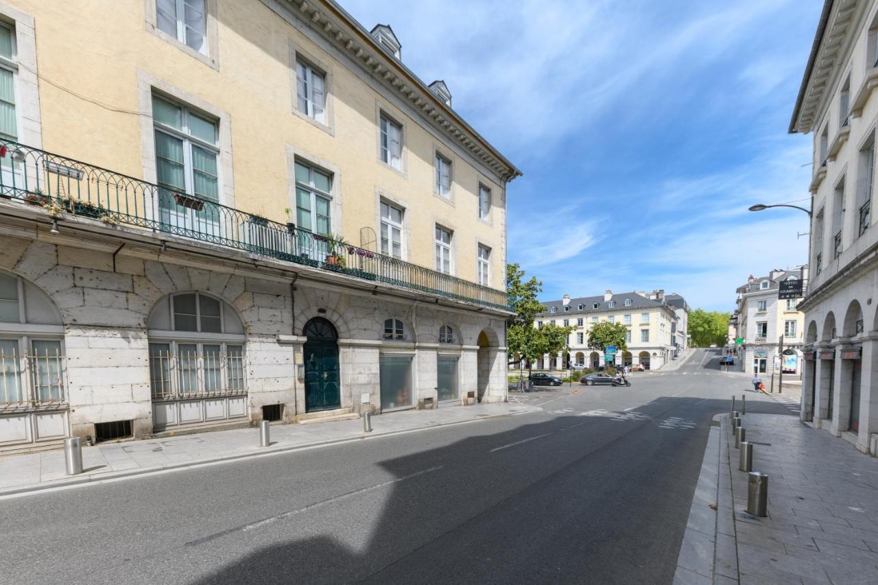 Pau: superbe appartement climatisé/cœur de ville Esterno foto